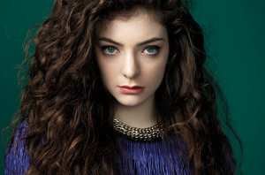 Listen To Lorde’s New Song “Easy (Switch Screens)”