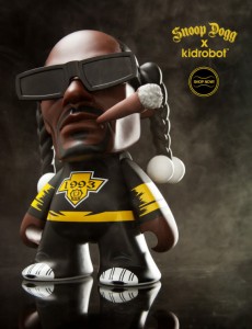 snoop-dogg-x-kidrobot-7-inch-vinyl-figure-01-570x742