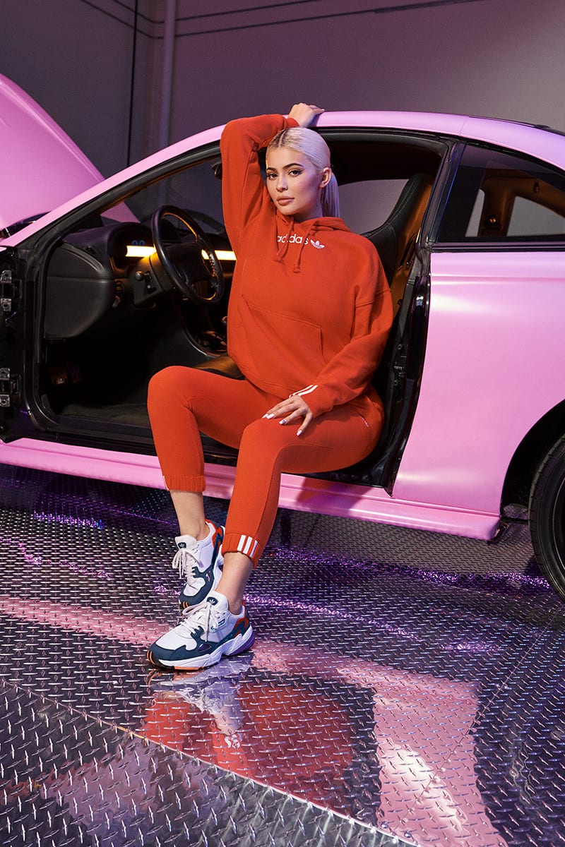 Synslinie Watchful Modig Kylie Jenner Helps Unveil the New adidasCOEEZE Tracksuit and SS19 Falcon  Colorways - The Source