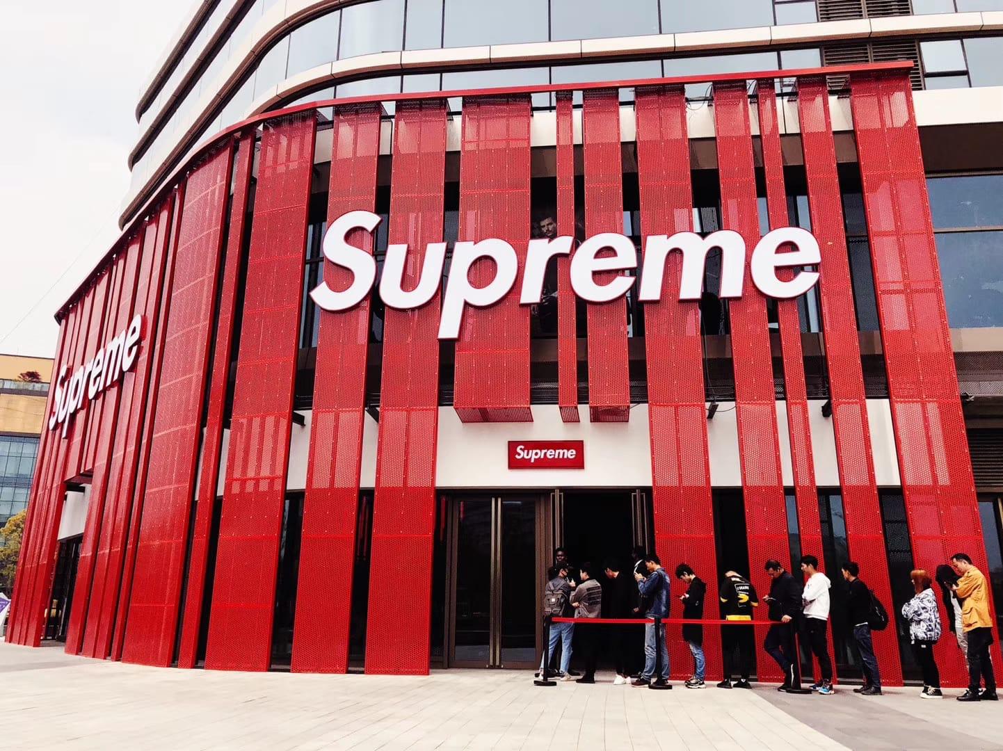 收集了创办以来过半数的滑板，北京又开了一家专营 Supreme 的店铺 – NOWRE现客