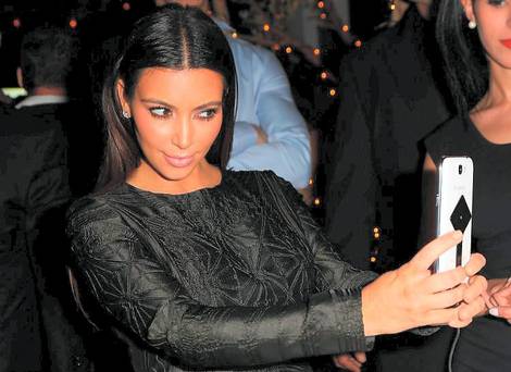 KimKardashian,selfie,superbowl,,TMobile,data,