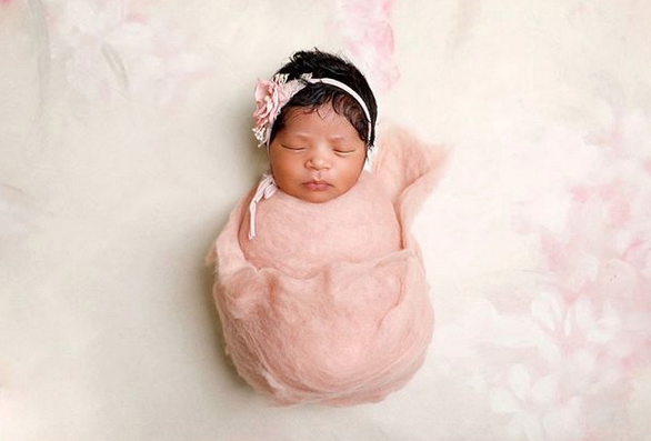 Kobe Bryant Reveals Newborn Daughter on Instagram
