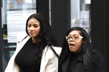 R. Kelly's Girlfriend, Joycelyn Savage, Was Reportedly Charged for Assaulting his Other Girlfriend, Azriel Clary