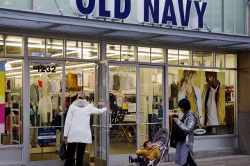 Old Navy Offers to Pay Employees to Volunteer to Be Poll Workers on Election Day