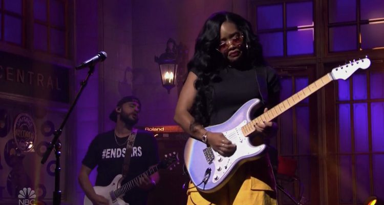 H.E.R. Promotes #EndSARS During 'Saturday Night Live' Performance