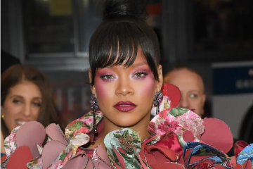 Rihanna Is Officially A Billionaire Thanks To Her Fenty Empire
