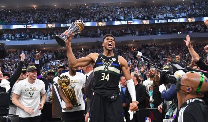 Giannis Antetokounmpo Completes Challenge Made to Him From Kobe Bryant