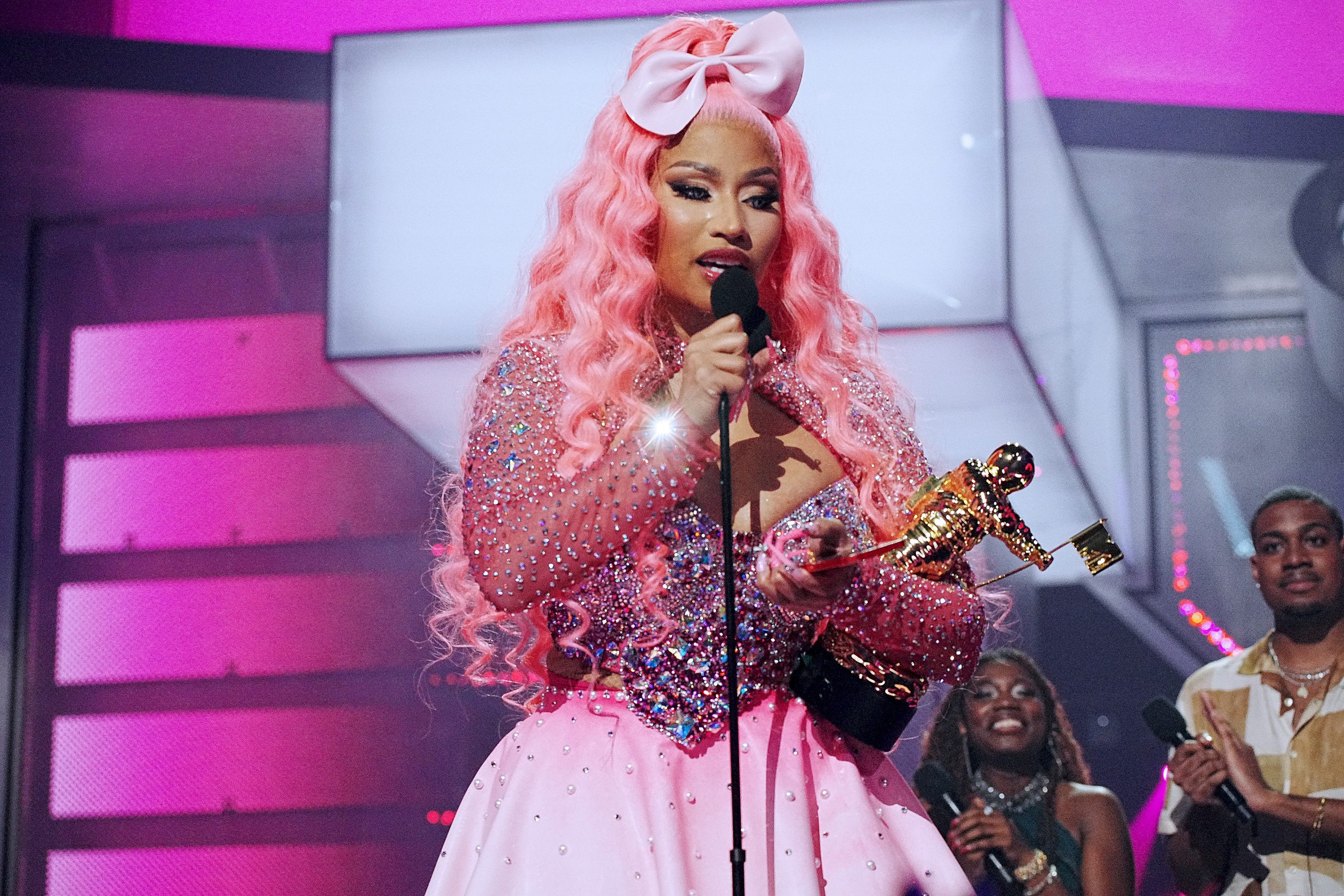 [WATCH] Nicki Minaj Performs Nine-Song Medly and Accepts Video Vanguard Award at MTV VMAs