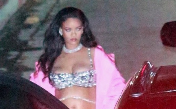 Rihanna Wears $2.67M in Diamonds to JAY-Z and Beyoncé’s Oscars After Party