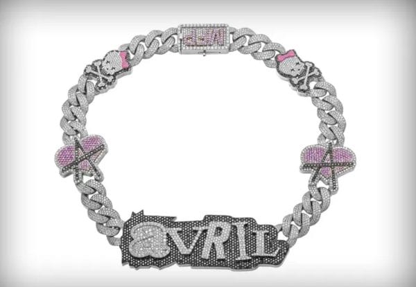 Avril Lavignes custom necklace