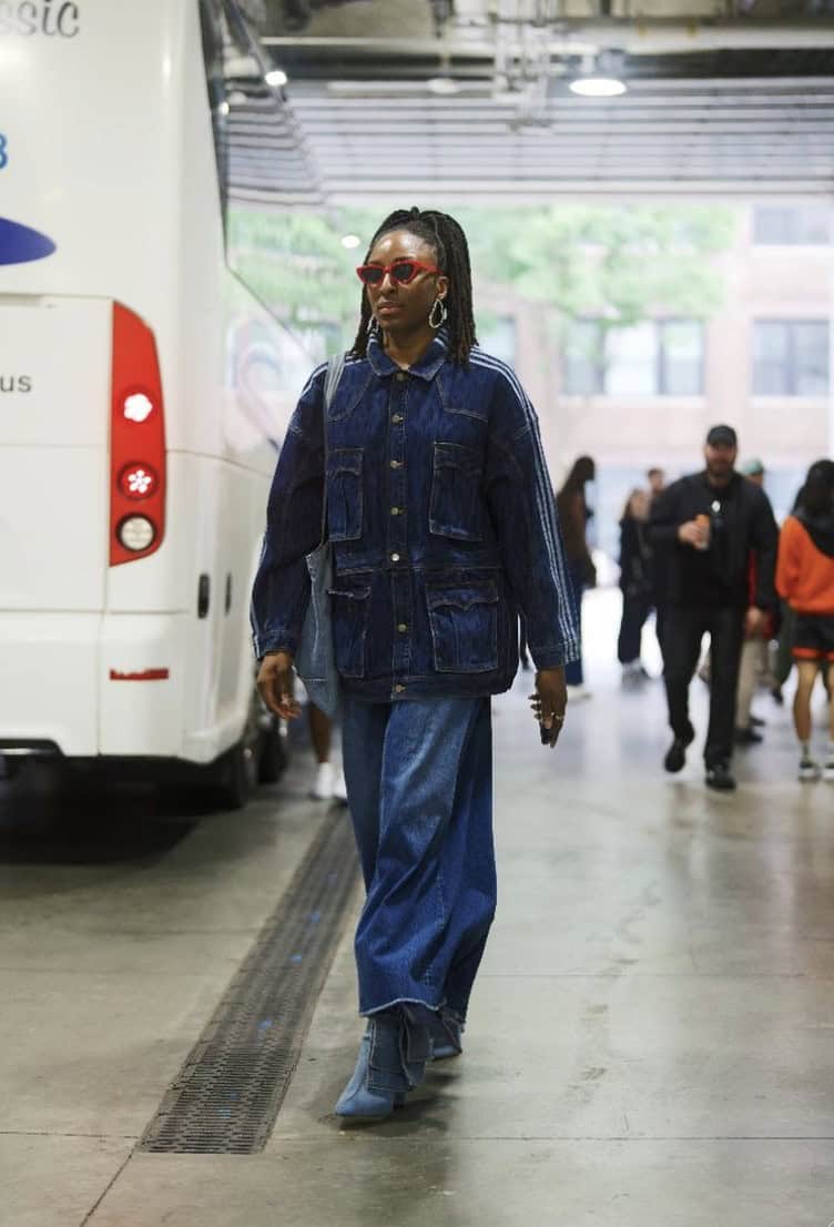 Nneka Ogwumike is obviously a basketball genius…or is it JEAN-ius? Either way, the Seattle Storm forward looked stunning in her all-denim pre-game fit.