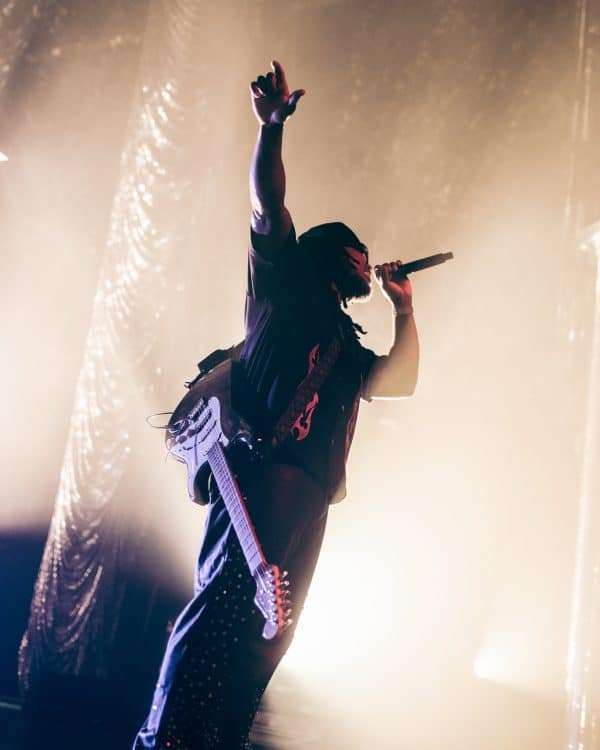 Leon Thomas Launches SOLD OUT North American Leg Of ‘MUTTS DON’T HEEL’ Tour In Dallas Leon Thomas Launches SOLD OUT North American Leg Of ‘MUTTS DON’T HEEL’ Tour In Dallas