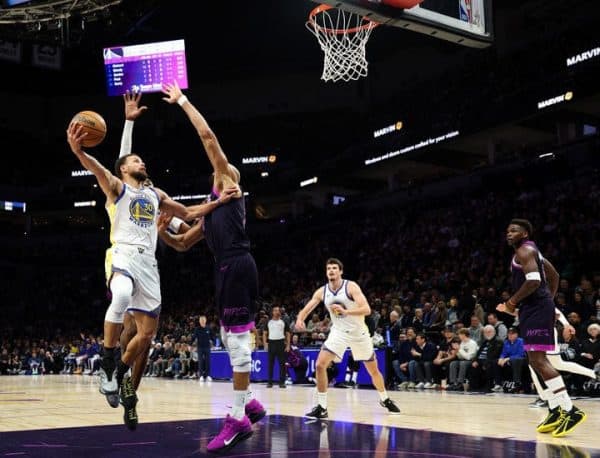 Stephen Curry Climbs NBA Scoring List as Warriors Rout Timberwolves